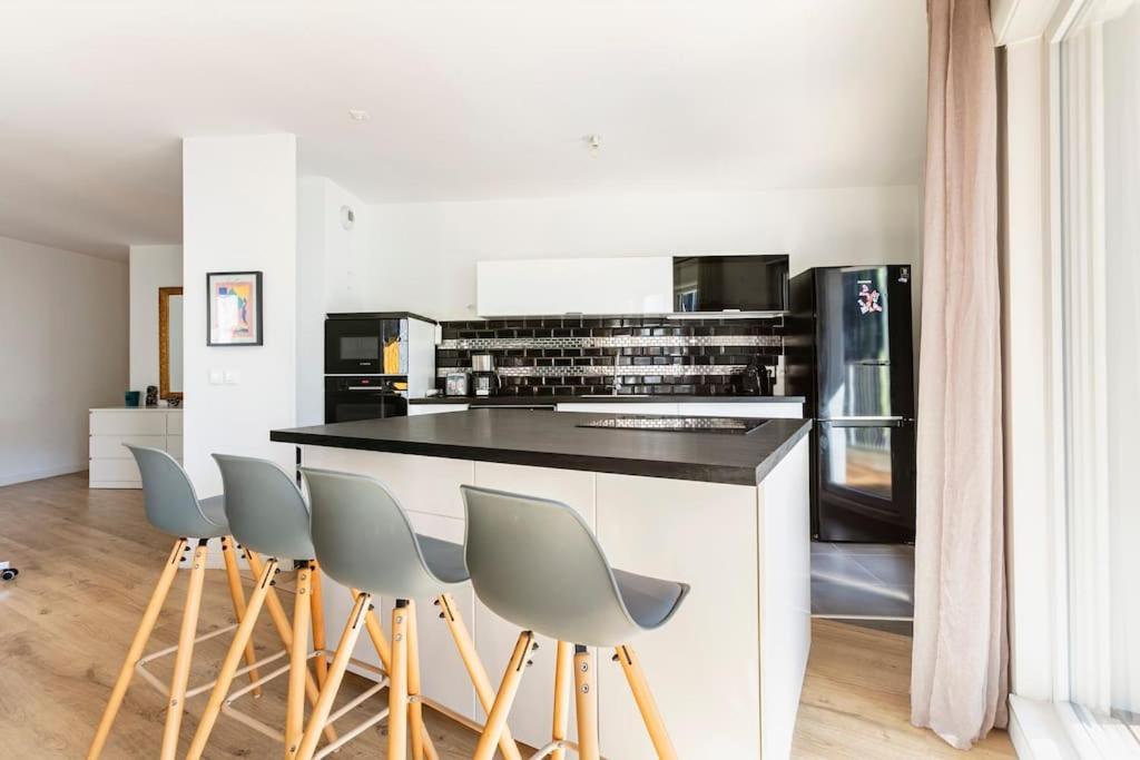 Grand Appartement , Paris La Defense Arena, 50 Metres De La Gare, 15 Min Champs Elysees Nanterre Exterior foto
